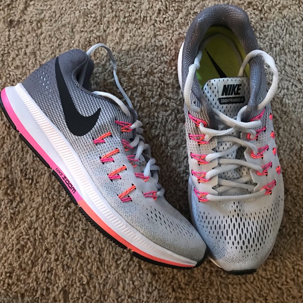 Light gray Nikes, size 8